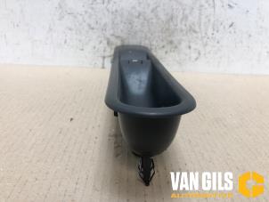 Gebruikte Elektrisch Raam Schakelaar Renault Espace (JK) 3.0 dCi V6 24V Prijs € 30,00 Margeregeling aangeboden door Van Gils Automotive