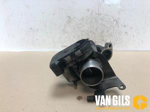 Gebruikte Gasklephuis Renault Trafic New (FL) 2.0 dCi 16V 90 Prijs € 45,00 Margeregeling aangeboden door Van Gils Automotive