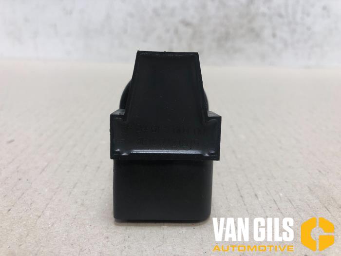 Gebruikte Bobine Volkswagen Golf IV (1J1) 1.4 16V Prijs € 25,00 Margeregeling aangeboden door Van Gils Automotive