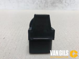 Gebruikte Bobine Volkswagen Golf IV (1J1) 1.4 16V Prijs € 25,00 Margeregeling aangeboden door Van Gils Automotive