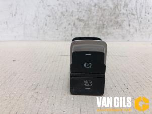 Gebruikte Handrem schakelaar Volkswagen Golf VII (AUA) 1.4 GTE 16V Prijs € 20,00 Margeregeling aangeboden door Van Gils Automotive