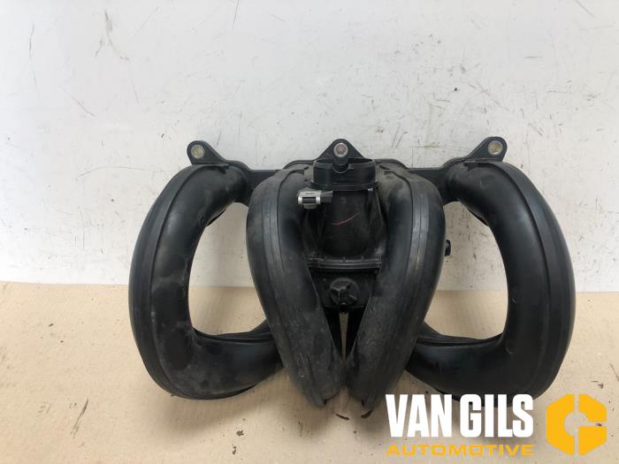 Gebruikte Spruitstuk Inlaat Toyota Yaris (P1) 1.3 16V VVT-i Prijs € 75,00 Margeregeling aangeboden door Van Gils Automotive