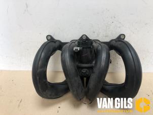 Gebruikte Inlaatspruitstuk Toyota Yaris (P1) 1.3 16V VVT-i Prijs € 75,00 Margeregeling aangeboden door Van Gils Automotive