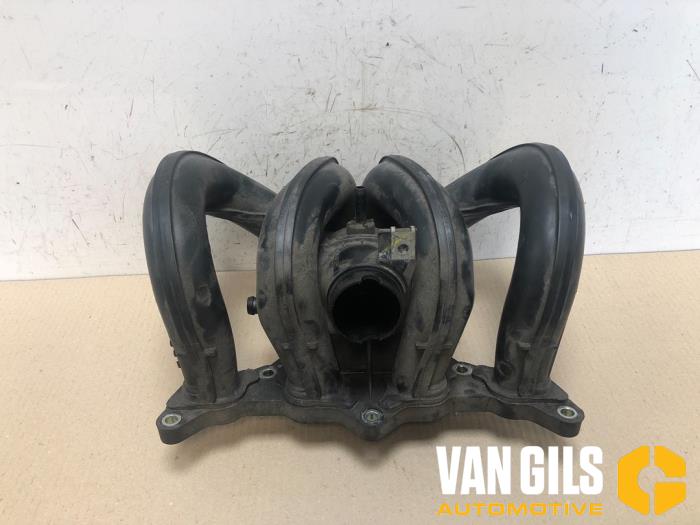 Gebruikte Spruitstuk Inlaat Toyota Yaris II (P9) 1.3 16V VVT-i Prijs € 50,00 Margeregeling aangeboden door Van Gils Automotive