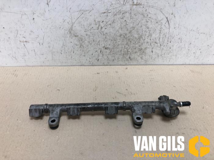 Gebruikte Verstuiver brug Toyota Yaris II (P9) 1.3 16V VVT-i Prijs € 30,00 Margeregeling aangeboden door Van Gils Automotive