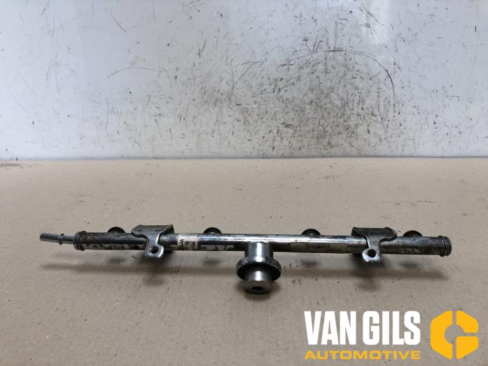 Gebruikte Injector brug Ford Focus C-Max 1.8 16V Prijs € 50,00 Margeregeling aangeboden door Van Gils Automotive