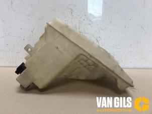 Gebruikte Ruitensproeiertank voor Citroen C3 (FC/FL/FT) 1.4 Prijs € 40,00 Margeregeling aangeboden door Van Gils Automotive
