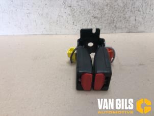 Gebruikte Veiligheidsgordel Insteek midden-achter Volvo V40 (MV) 1.5 T3 16V Geartronic Prijs op aanvraag aangeboden door Van Gils Automotive