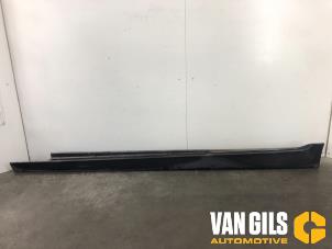 Gebruikte Sideskirt links BMW 5 serie (F10) 530i 24V Prijs € 75,00 Margeregeling aangeboden door Van Gils Automotive
