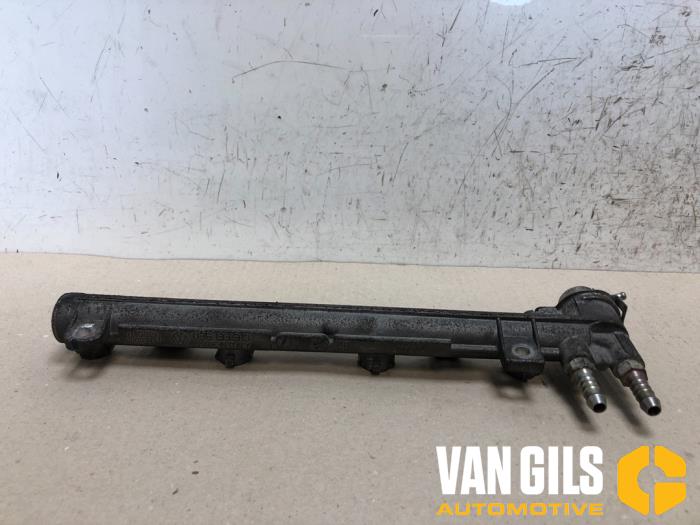 Gebruikte Injector brug Volkswagen Golf IV (1J1) 1.6 16V Prijs € 50,00 Margeregeling aangeboden door Van Gils Automotive
