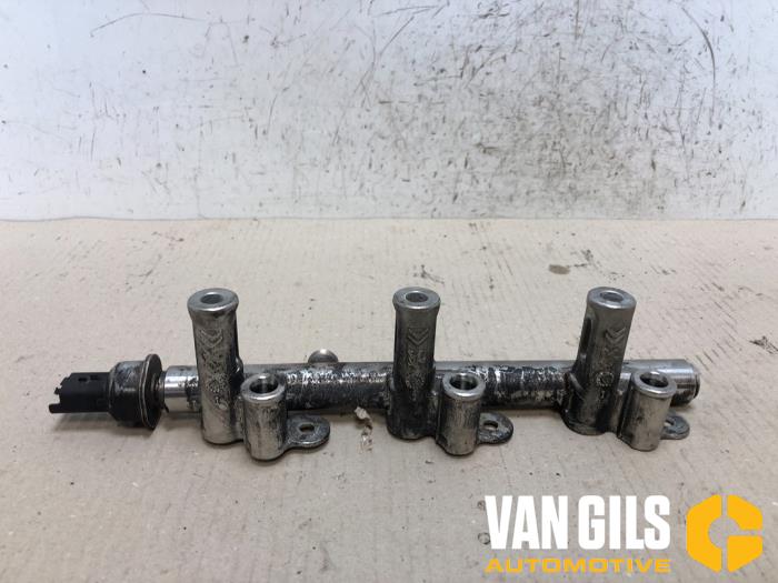 Gebruikte Verstuiver brug Peugeot 3008 II (M4/MC/MJ/MR) 1.2 12V e-THP PureTech 130 Prijs € 34,95 Margeregeling aangeboden door Van Gils Automotive