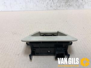 Gebruikte Schakelaar handrem Volvo XC60 I (DZ) 2.0 D3 20V Prijs € 30,00 Margeregeling aangeboden door Van Gils Automotive