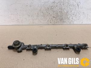 Gebruikte Injector brug Toyota Yaris (P1) 1.0 16V VVT-i Prijs € 50,00 Margeregeling aangeboden door Van Gils Automotive