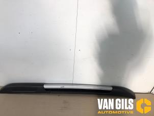 Gebruikte Roofrail rechts Dacia Duster (HS) 1.6 16V Prijs op aanvraag aangeboden door Van Gils Automotive