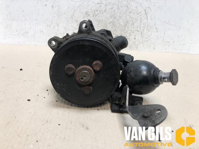 Gebruikte Servopomp BMW 7 serie (E65/E66/E67) 750i,Li 4.8 32V Prijs € 60,00 Margeregeling aangeboden door Van Gils Automotive