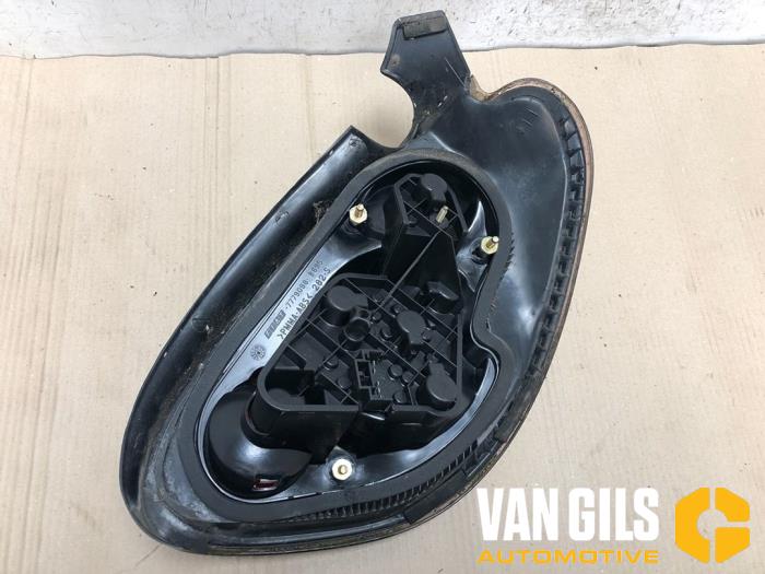 Achterlicht links van een Fiat Bravo (182A)  1996