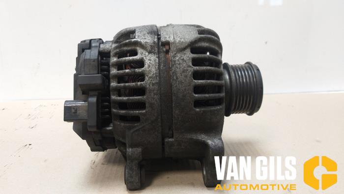 Gebruikte Dynamo Volkswagen Transporter T5 1.9 TDi Prijs € 75,00 Margeregeling aangeboden door Van Gils Automotive