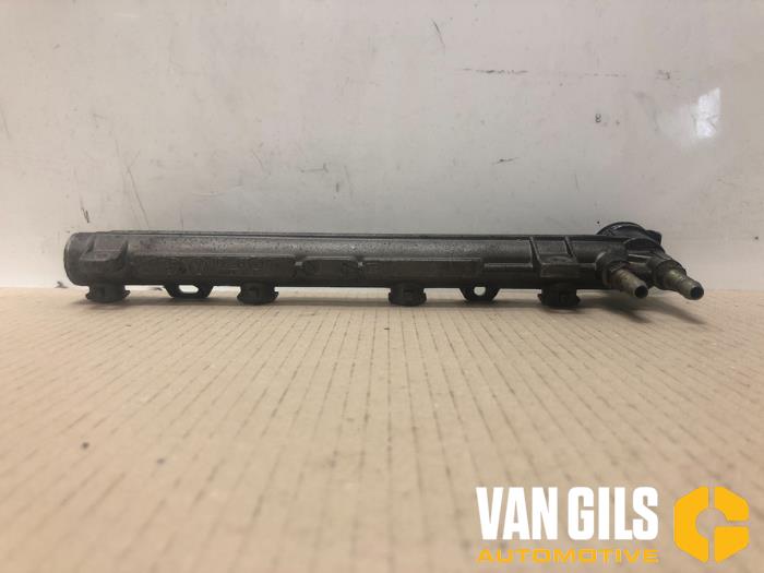 Gebruikte Injector brug Volkswagen Golf IV (1J1) 1.4 16V Prijs € 50,00 Margeregeling aangeboden door Van Gils Automotive
