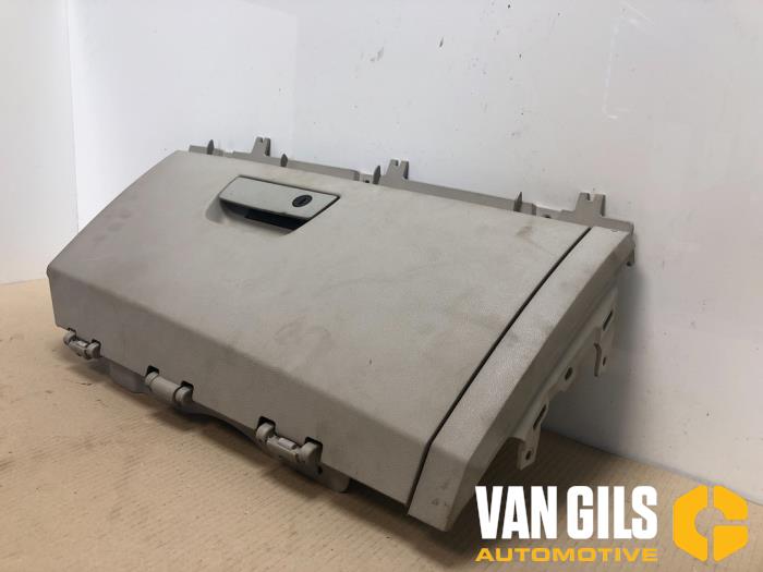 Dashboardkastje van een Dodge Grand Caravan 3.8 2008