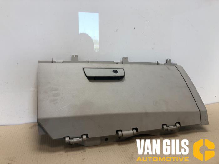 Dashboardkastje van een Dodge Grand Caravan 3.8 2008