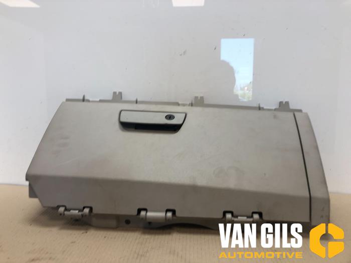 Dashboardkastje van een Dodge Grand Caravan 3.8 2008