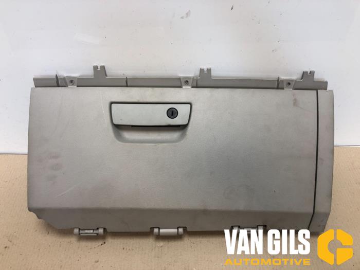 Dashboardkastje van een Dodge Grand Caravan 3.8 2008
