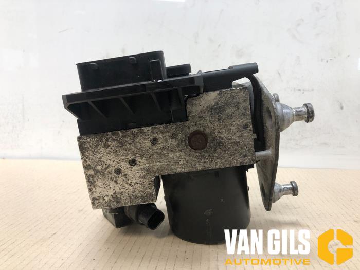 Gebruikte ABS Pomp Mercedes CLK (C208) 3.2 320 V6 18V Prijs € 25,00 Margeregeling aangeboden door Van Gils Automotive