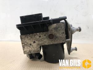 Gebruikte ABS Pomp Mercedes CLK (C208) 3.2 320 V6 18V Prijs € 75,00 Margeregeling aangeboden door Van Gils Automotive