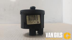 Gebruikte Licht Schakelaar Volkswagen Caddy III (2KA,2KH,2CA,2CH) 1.9 TDI Prijs op aanvraag aangeboden door Van Gils Automotive