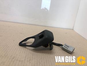 Gebruikte Schakelaar (diversen) Honda Civic Aerodeck (MB/MC) 1.4i S 16V Prijs € 30,00 Margeregeling aangeboden door Van Gils Automotive