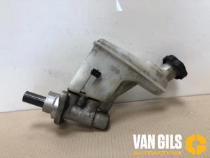 Gebruikte Hoofdremcilinder Hyundai iX35 (LM) 2.0 16V 4x4 Prijs op aanvraag aangeboden door Van Gils Automotive