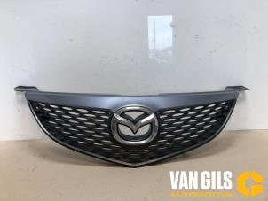 Gebruikte Grille Mazda 3 (BK12) Prijs € 40,00 Margeregeling aangeboden door Van Gils Automotive