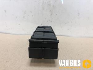 Gebruikte Ruit schakelaar elektrisch Dodge Caliber 1.8 16V Prijs € 30,00 Margeregeling aangeboden door Van Gils Automotive