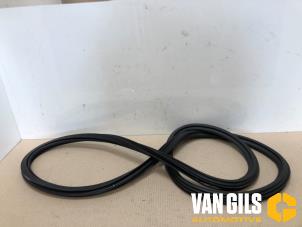 Gebruikte Portierrubber 4Deurs rechts-achter Audi Q3 (8UB/8UG) 2.0 TDI 16V 163 Quattro Prijs € 42,35 Inclusief btw aangeboden door Van Gils Automotive