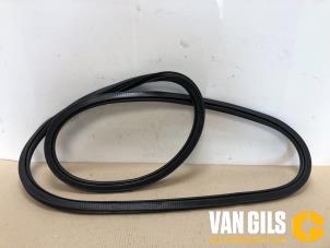 Gebruikte Deurrubber 4Deurs links-voor Audi Q3 (8UB/8UG) 2.0 TDI 16V 163 Quattro Prijs € 42,35 Inclusief btw aangeboden door Van Gils Automotive