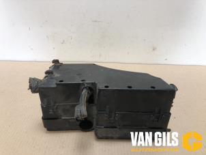 Gebruikte Zekeringkast Mazda 3 Sport (BK) 1.6 CiTD 16V Prijs € 75,00 Margeregeling aangeboden door Van Gils Automotive