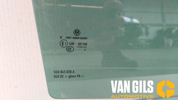 Deurruit 4Deurs rechts-achter van een Volkswagen Golf VII (AUA) 1.2 TSI 16V 2018