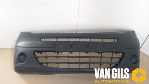 Gebruikte Voorbumper Renault Kangoo/Grand Kangoo (KW) 1.6 16V Prijs € 88,00 Margeregeling aangeboden door Van Gils Automotive