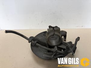 Gebruikte Fusee rechts-voor Volkswagen Polo IV (9N1/2/3) 1.4 16V Prijs € 65,00 Margeregeling aangeboden door Van Gils Automotive