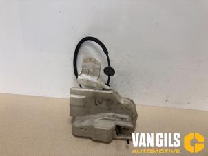 Gebruikte Deurslot Mechaniek 4Deurs links-voor Volkswagen Touran (1T1/T2) 1.9 TDI 105 Euro 3 Prijs € 45,00 Margeregeling aangeboden door Van Gils Automotive