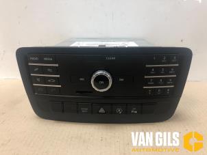 Gebruikte Radio Mercedes B (W246) 2.1 B-220 CDI BlueEFFICIENCY, B-220d 16V Prijs € 300,00 Margeregeling aangeboden door Van Gils Automotive