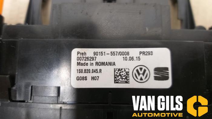 Kachel Bedieningspaneel van een Volkswagen Up! (121) 1.0 12V 60 2015