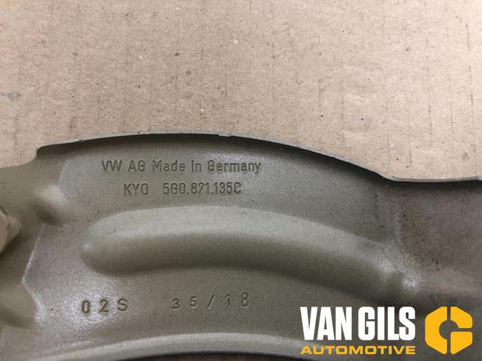 Schermdrager links-voor van een Volkswagen Golf VII (AUA)  2018