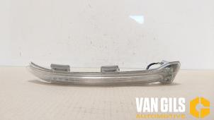 Gebruikte Knipperlicht spiegel rechts Volvo V70 (SW) 2.4 20V 140 Prijs € 30,00 Margeregeling aangeboden door Van Gils Automotive