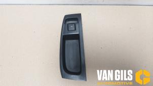 Gebruikte Ruit schakelaar elektrisch Volkswagen Fox (5Z) 1.4 16V Prijs € 30,00 Margeregeling aangeboden door Van Gils Automotive