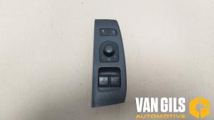 Gebruikte Elektrisch Raam Schakelaar Volkswagen Fox (5Z) 1.4 16V Prijs € 39,99 Margeregeling aangeboden door Van Gils Automotive
