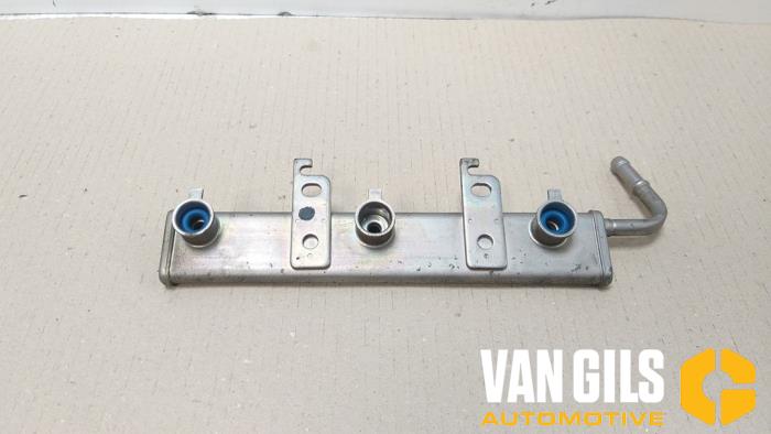 Gebruikte Injector brug Smart Fortwo Coupé (451.3) 1.0 52kW,Micro Hybrid Drive Prijs € 30,00 Margeregeling aangeboden door Van Gils Automotive