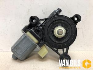 Gebruikte Motor electrisch raam Volkswagen Golf VII (AUA) 1.4 GTE 16V Prijs € 40,00 Margeregeling aangeboden door Van Gils Automotive