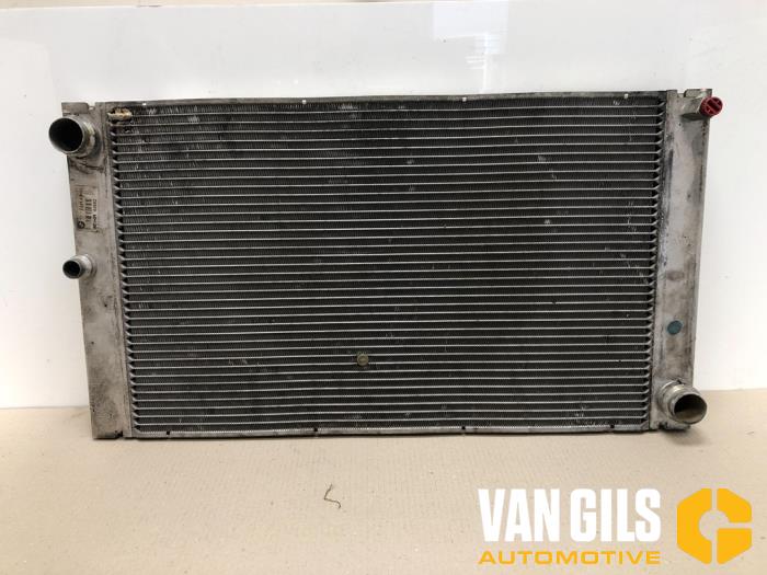 Gebruikte Radiateur BMW 7 serie (E65/E66/E67) 730d 24V Prijs € 65,00 Margeregeling aangeboden door Van Gils Automotive