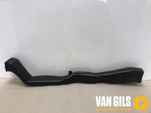 Gebruikte Luchtgeleider Volkswagen Golf Sportsvan (AUVS) 1.6 TDI BlueMotion 16V Prijs € 36,30 Inclusief btw aangeboden door Van Gils Automotive